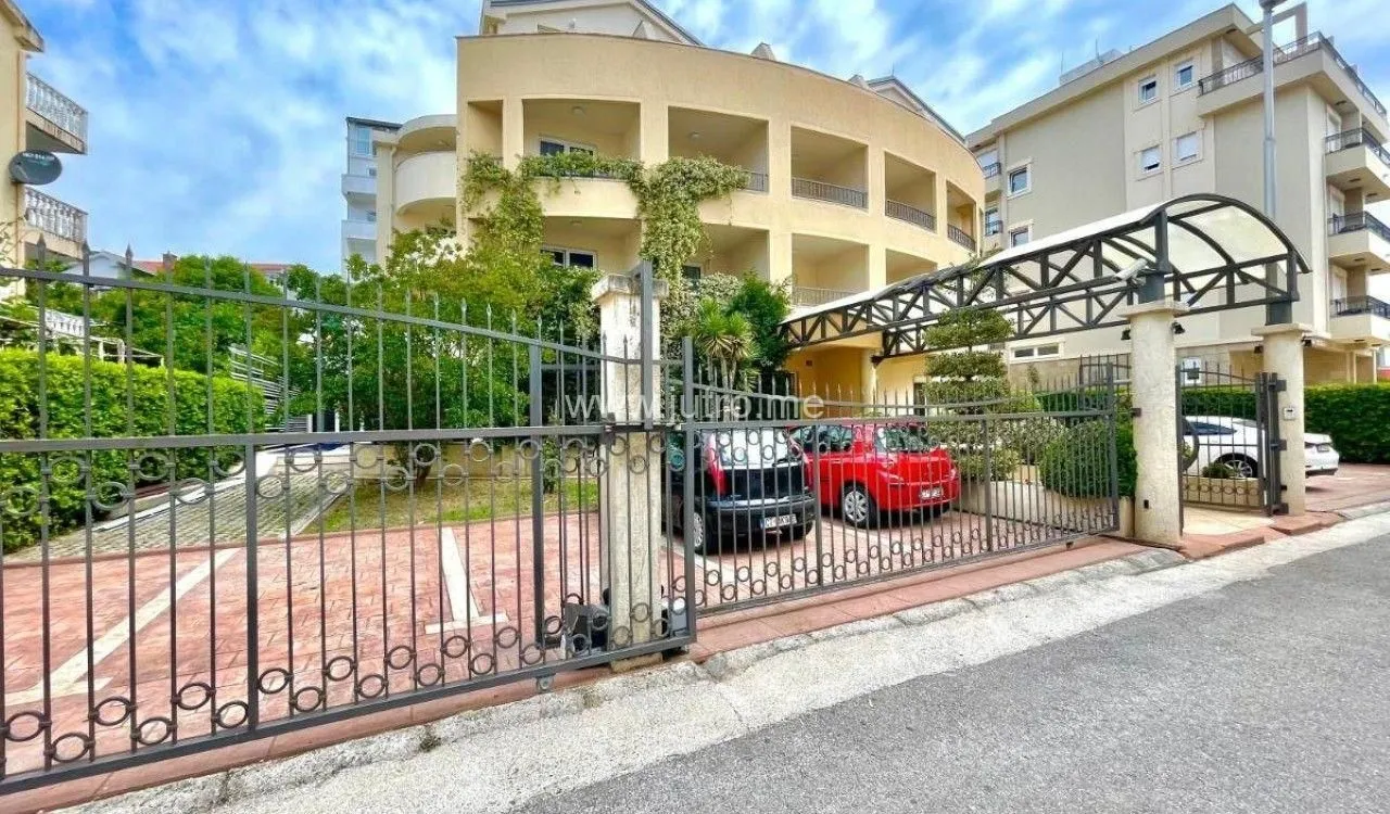 Prodaja, ugostiteljski objekat, 1300m², Centar, Budva