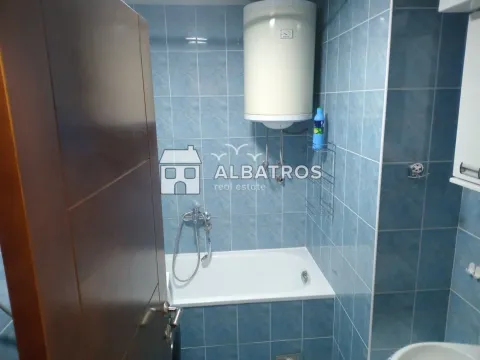 Izdavanje, trosoban stan, 80m², Centar, Bar - image 8