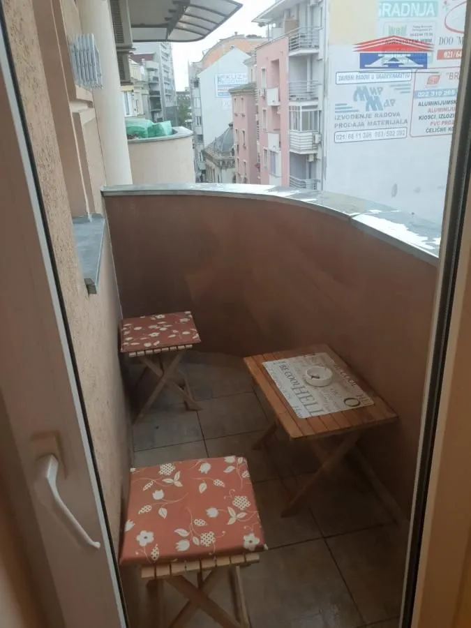Izdavanje, jednosoban stan, 42m², Novi Sad, Srbija