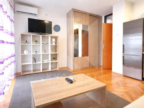Izdavanje, garsonjera, 27m², Momišići, Podgorica - image 1