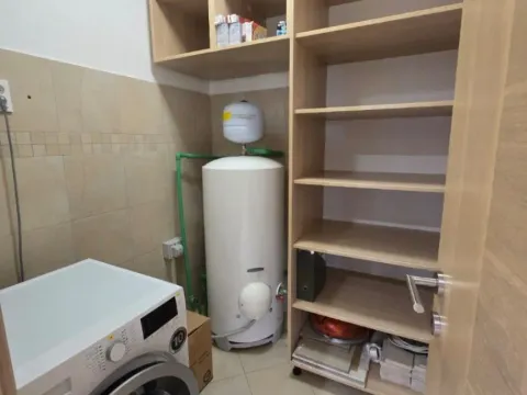 Izdavanje, trosoban stan, 265m², Gorica C, Podgorica - image 7