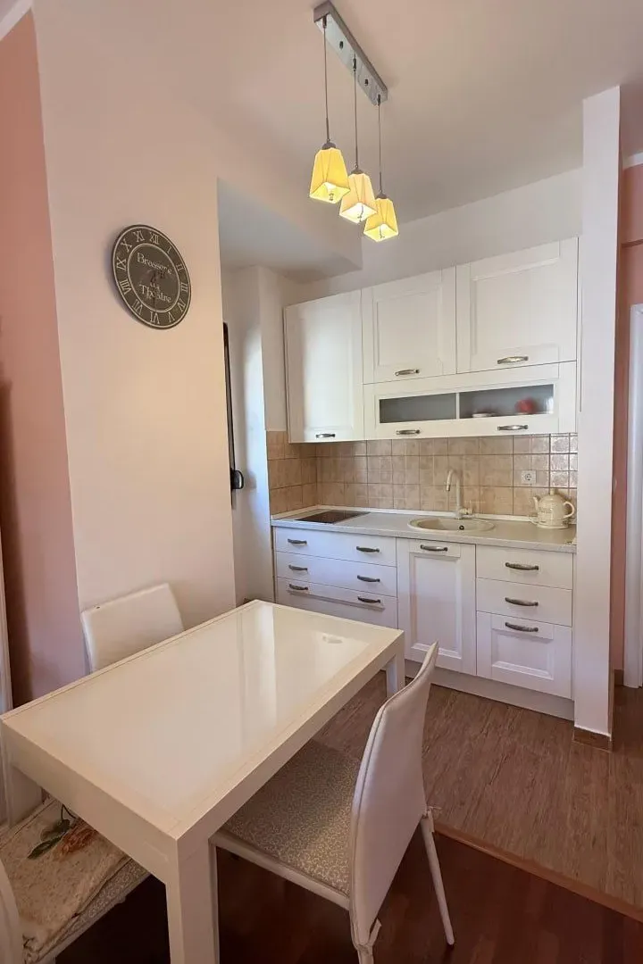 Prodaja, dvosoban stan, 61m², Petrovac, Budva