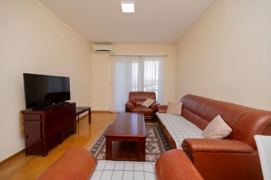 Izdavanje, jednosoban stan, 48m², Blok 9, Podgorica