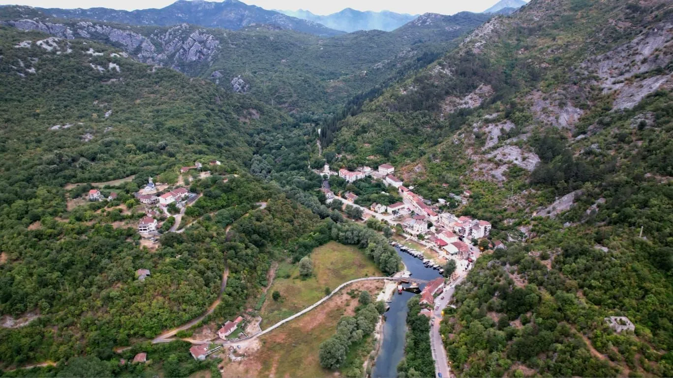 Prodaja, plac, 1300m², Cetinje, Crna Gora