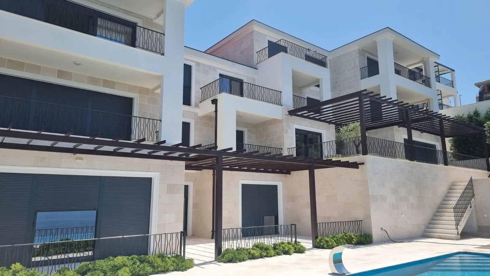Sale, three bedroom apartment, 90m², Blizikuće, Budva