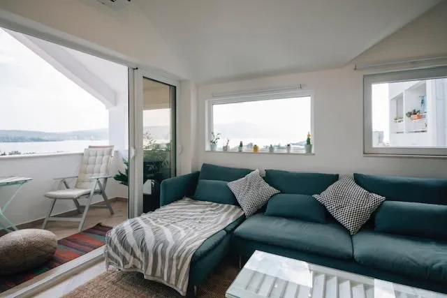 Prodaja, dvosoban stan, 93m², Centar, Tivat