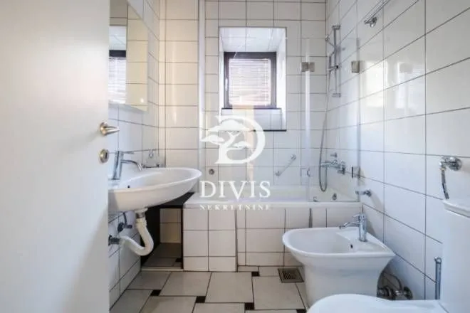 Izdavanje, kuća, 550m², Autokomanda, Voždovac Sve Podlokacije