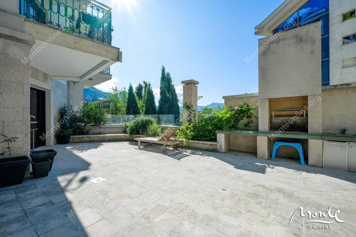Prodaja, dvosoban stan, 85m², Dobrota, Kotor