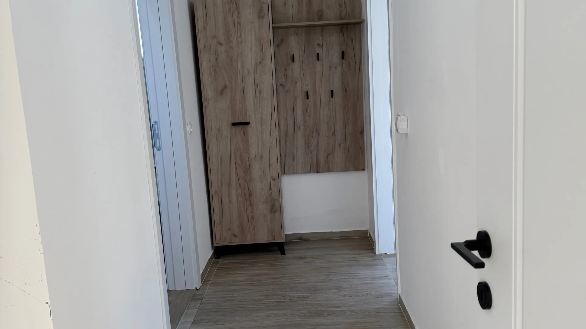 Izdavanje, dvosoban stan, 66m², Bonići, Tivat