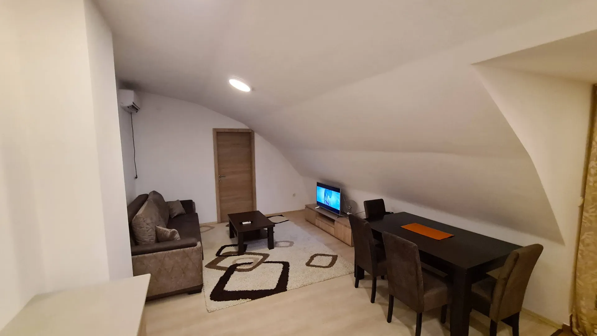 Izdavanje, jednosoban stan, 52m², Zabjelo, Podgorica