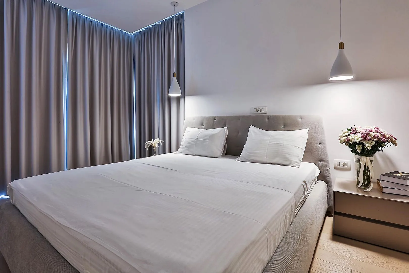 Izdavanje, dvosoban stan, 117m², Centar, Budva