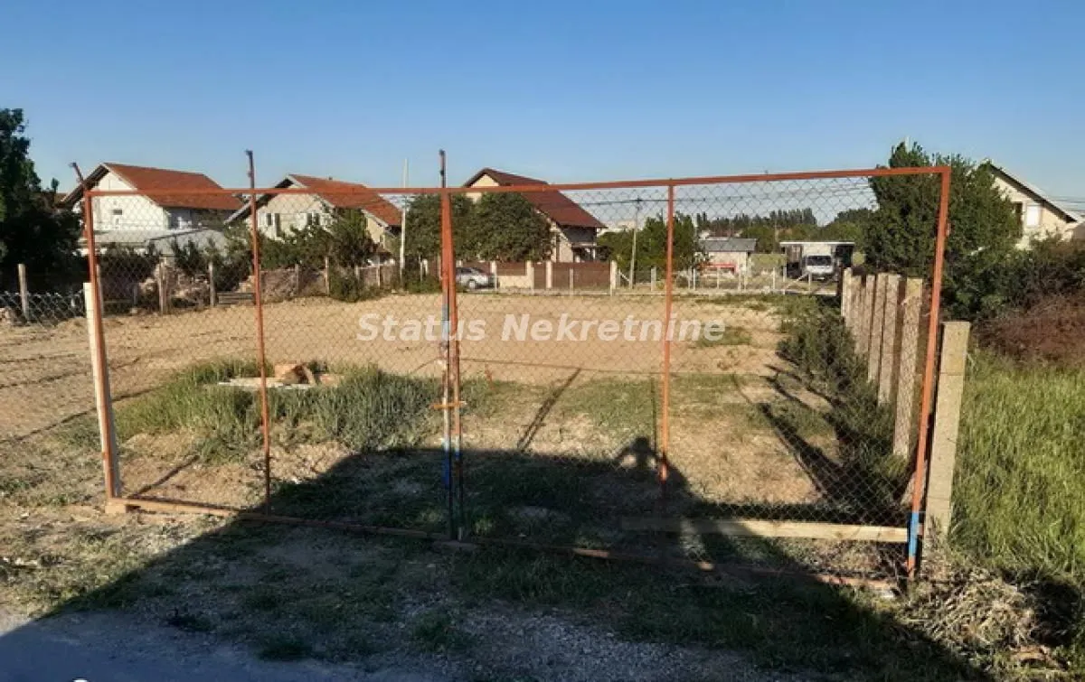 Izdavanje, plac, 880m², Veternik, Novi Sad Sve Podlokacije