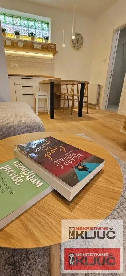 Izdavanje, jednosoban stan, 38m², Centar, Novi Sad