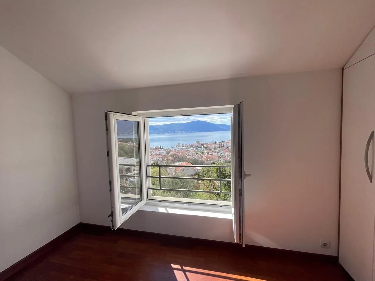 Izdavanje, jednosoban stan, 60m², Tripovići, Tivat