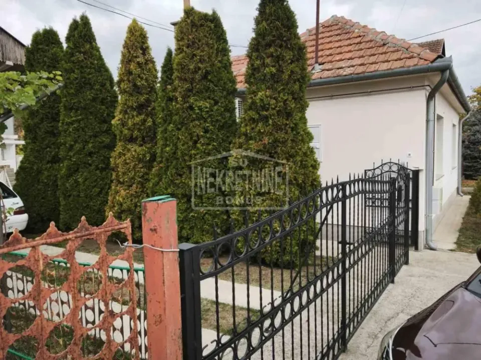 Prodaja, kuća, 165m², Centar, Sombor