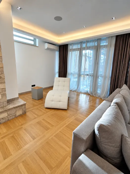 Izdavanje, četvorosoban stan, 148m², Savski Venac, Beograd