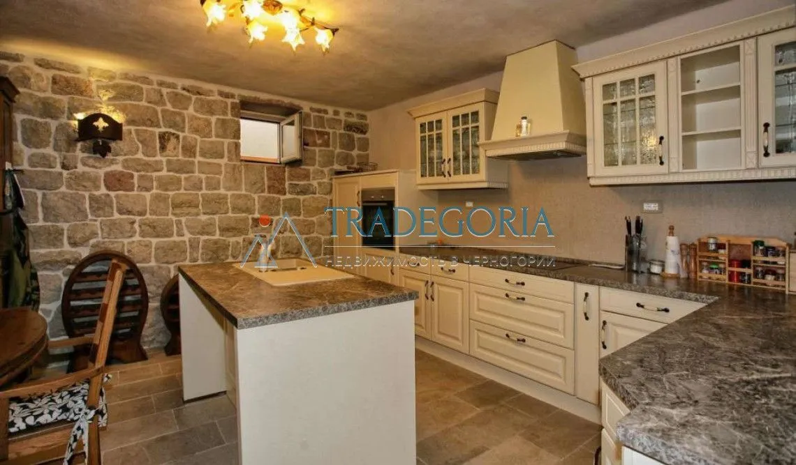 Prodaja, kuća, 350m², Reževići, Budva