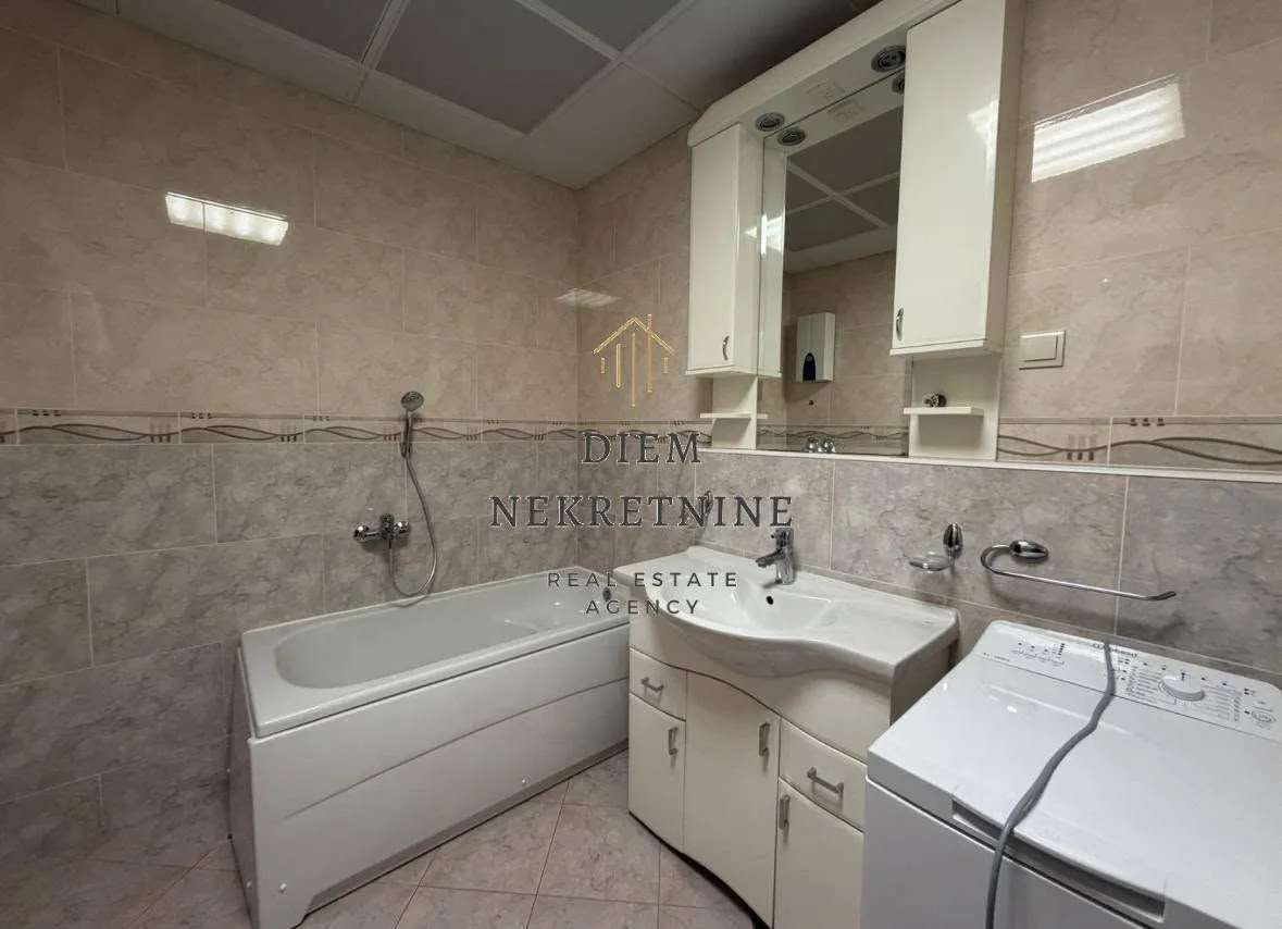 Prodaja, jednosoban stan, 65m², Centar, Bar