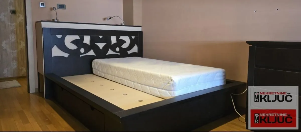 Izdavanje, četvorosoban stan, 134m², Spens, Novi Sad Sve Podlokacije