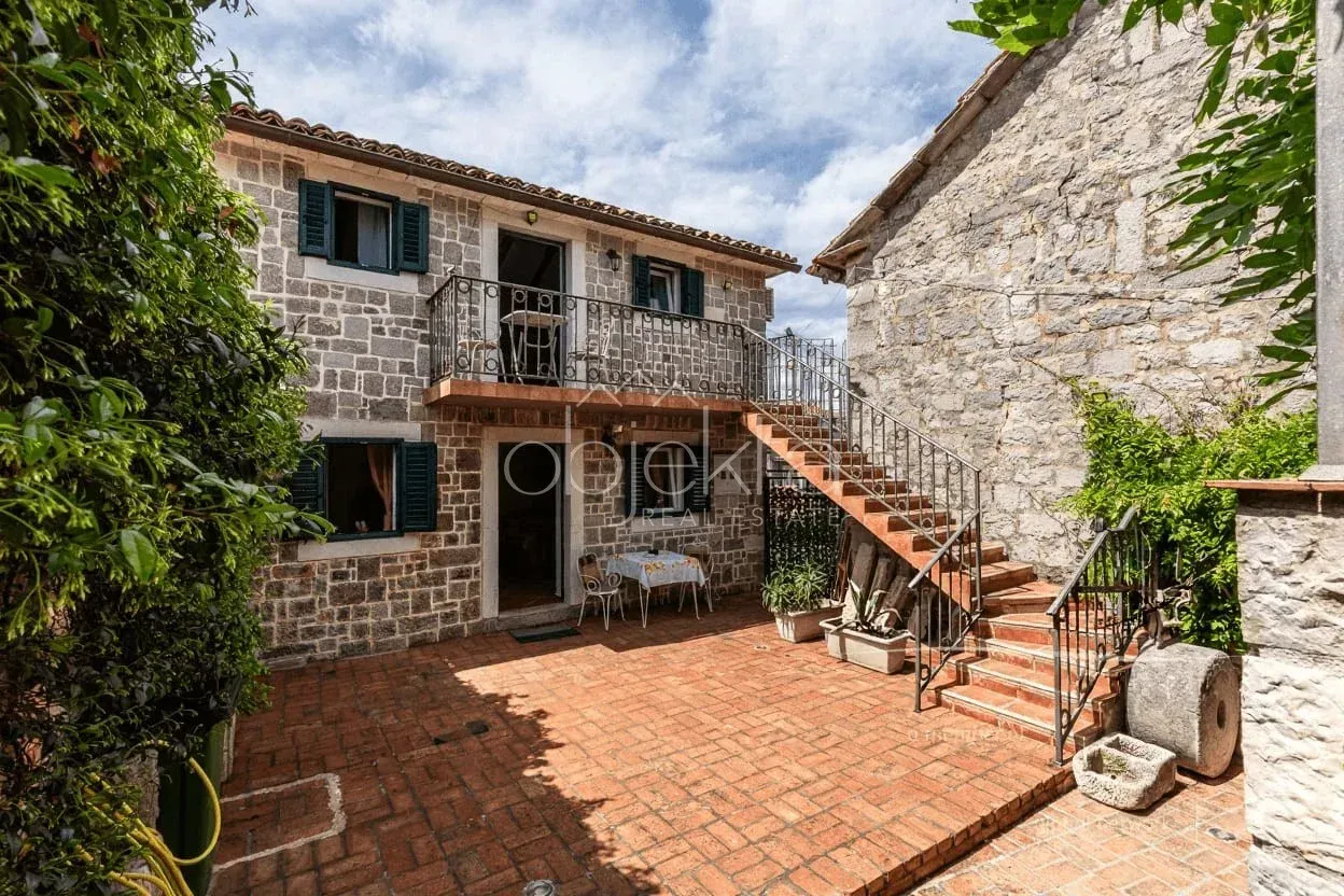 Sale, house, 200m², Tivat, Crna Gora