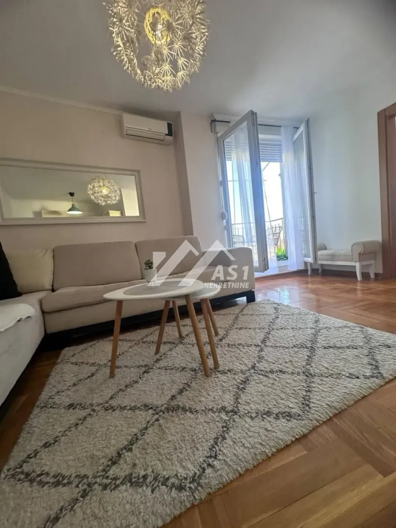 Izdavanje, dvosoban stan, 40m², Bulevar Oslobodjenja, Novi Sad Sve Podlokacije