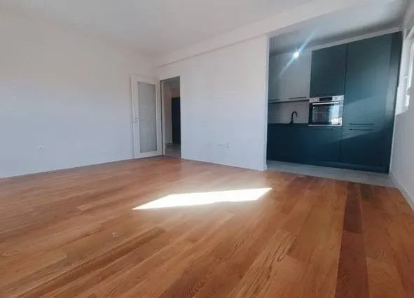 Izdavanje, dvosoban stan, 74m², Central Point, Podgorica