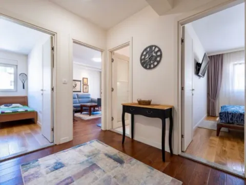 Izdavanje, dvosoban stan, 68m², Central Point, Podgorica - image 10