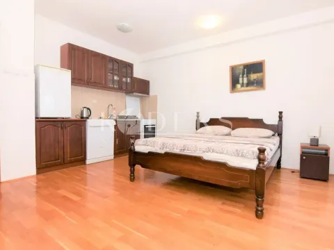 Izdavanje, garsonjera, 37m², 1 maj, Podgorica