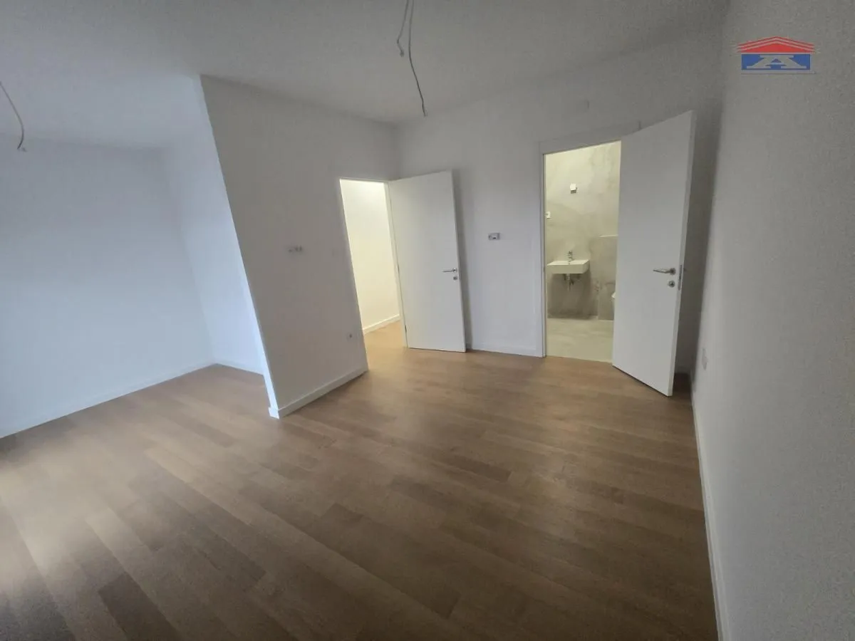 Prodaja, stan, 129m², Salajka, Novi Sad Sve Podlokacije