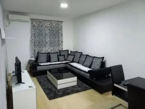 Izdavanje, jednosoban stan, 50m², City Kvart, Podgorica