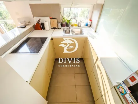 Small U-shaped kitchen with a built-in cooktop and sink under the window. - image 13