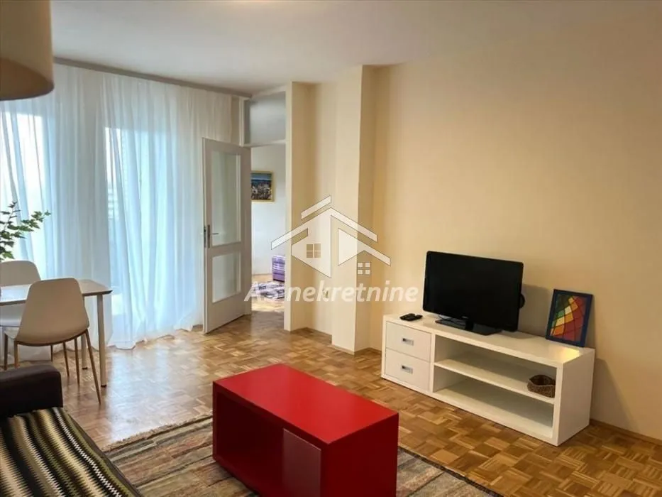 Izdavanje, trosoban stan, 88m², Vračar Sve Podlokacije, Beograd