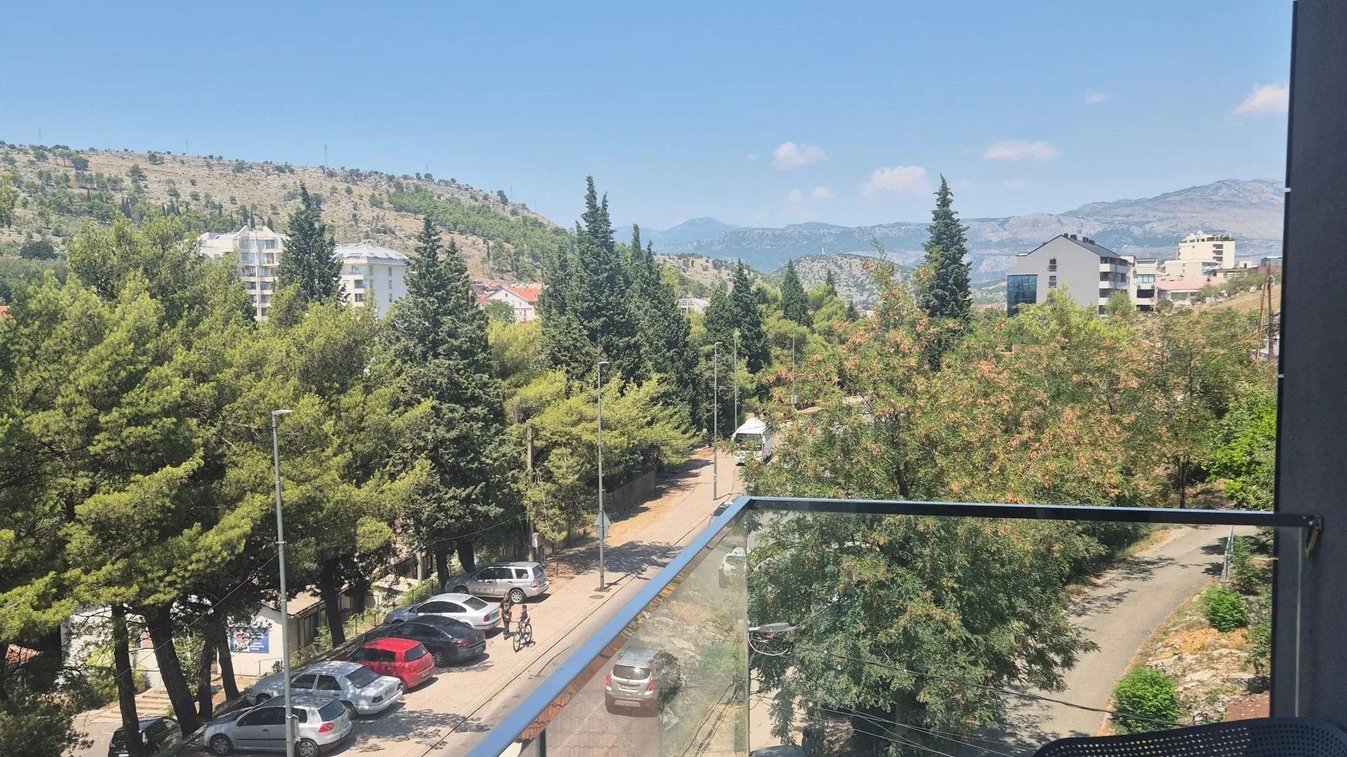 Izdavanje, trosoban stan, 100m², Vezirov Most, Podgorica