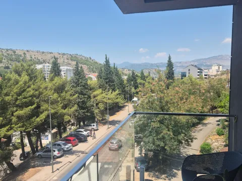 Izdavanje, trosoban stan, 100m², Vezirov Most, Podgorica - image 10