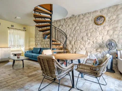 Izdavanje, kuća, 745m², Prčanj, Kotor - image 15