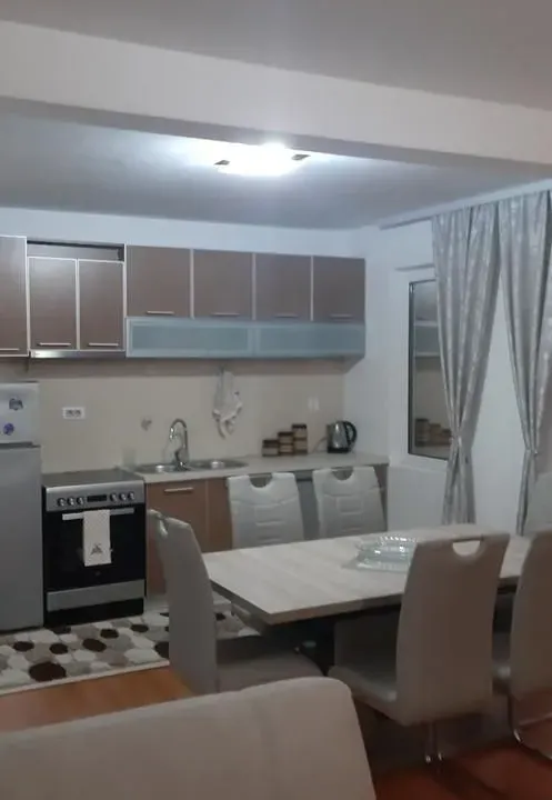 Izdavanje, dvosoban stan, 98m², Petrovac, Budva