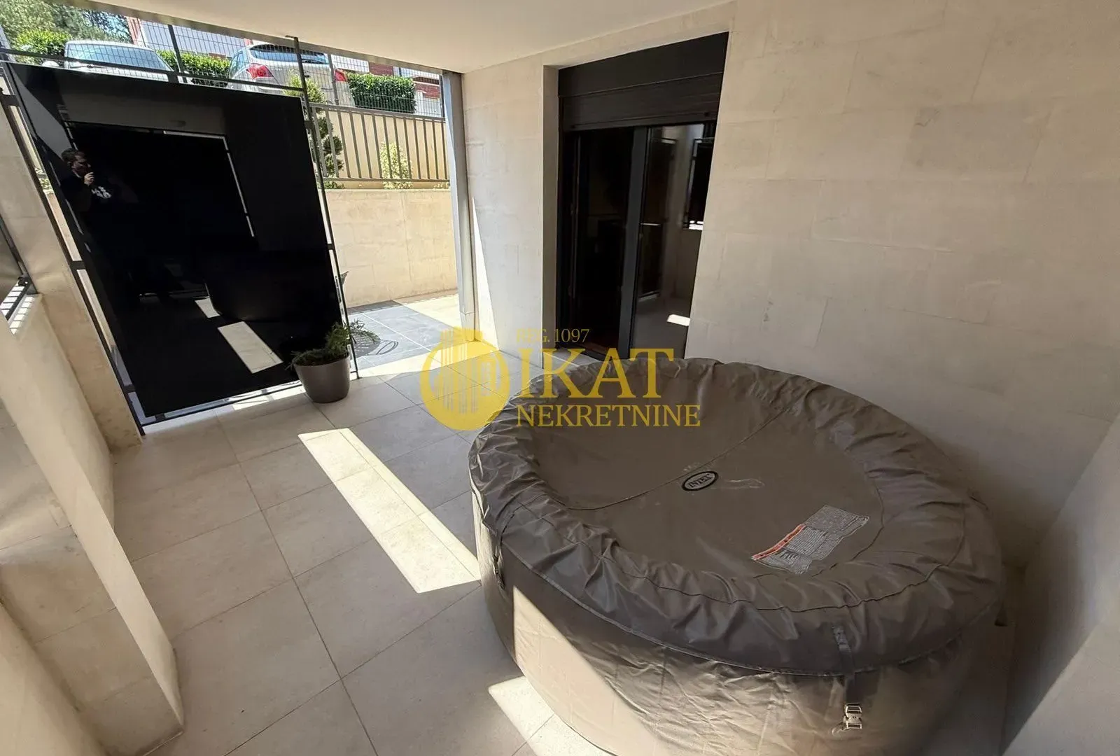 Sale, two bedroom apartment, 70m², Savski Venac, Beograd