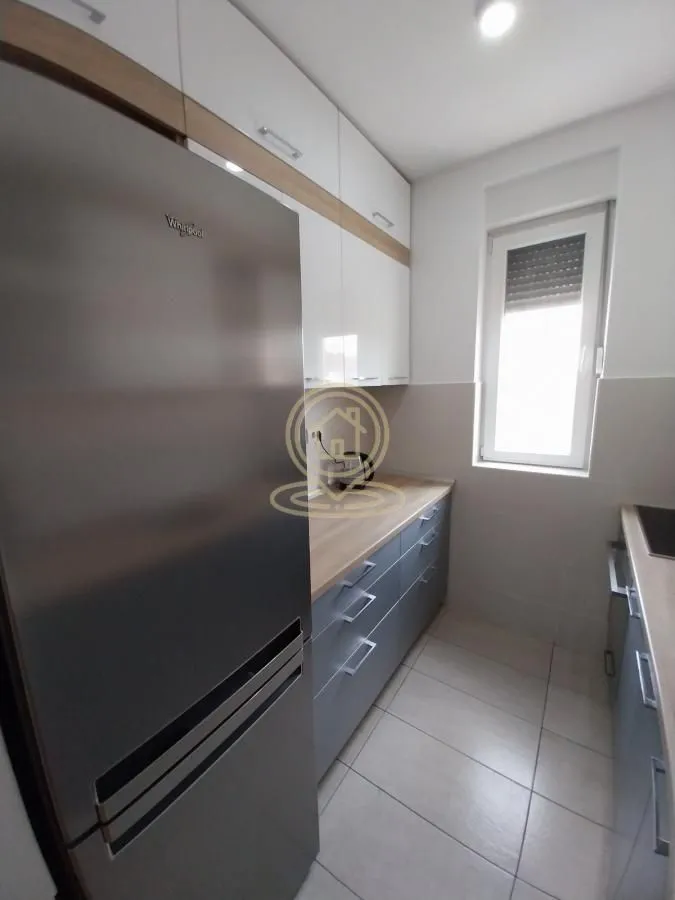 Izdavanje, četvorosoban stan, 70m², Podbara, Novi Sad Sve Podlokacije