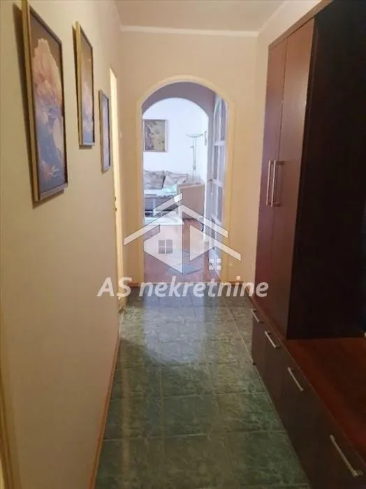 Izdavanje, trosoban stan, 70m², Novi Beograd Blok 33, Novi Beograd Sve Podlokacije