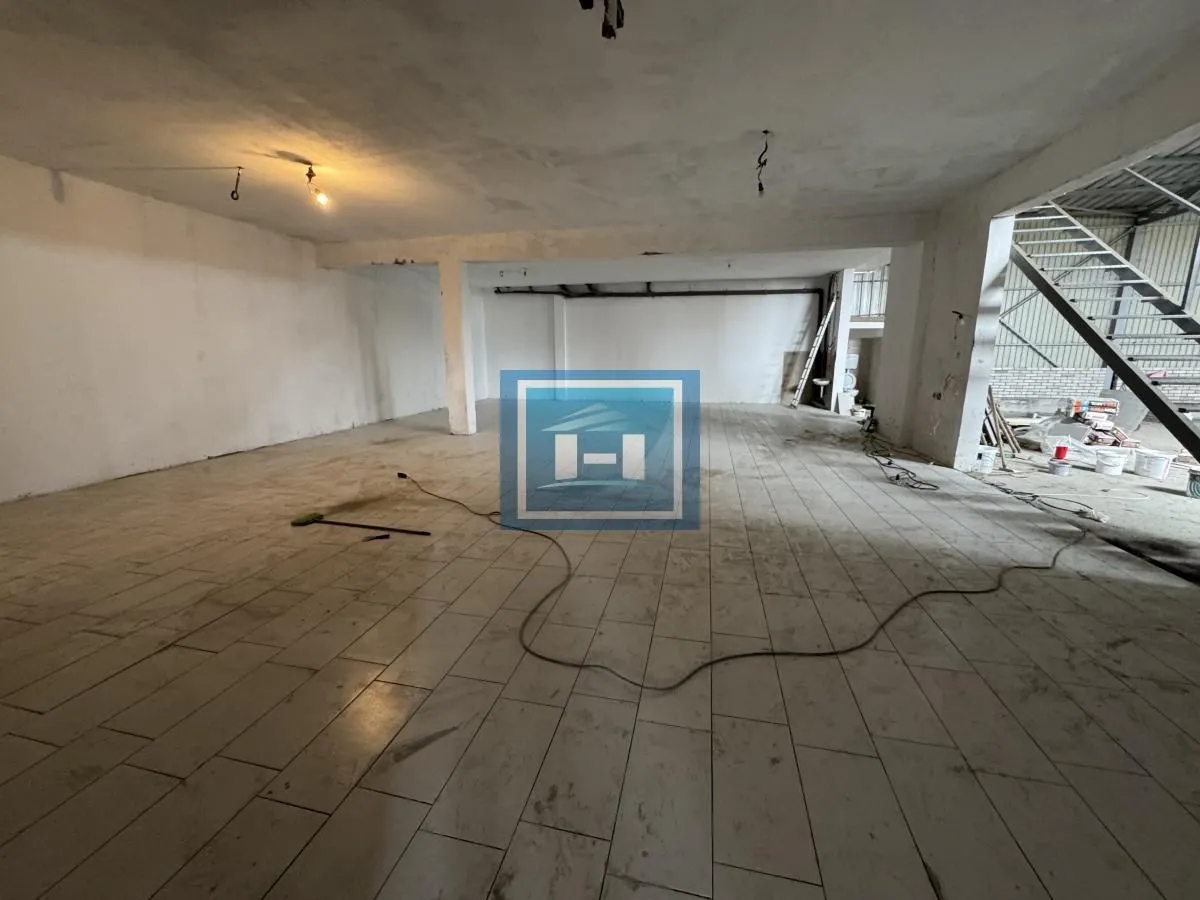 Izdavanje, poslovni prostor, 750m², Mijatovac, Ćuprija
