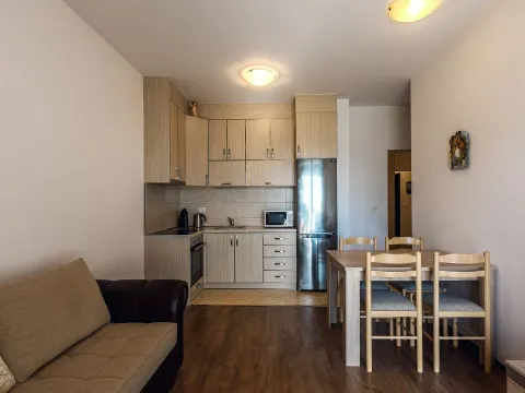 Rent, three bedroom apartment, 60m², Budva, Crna Gora - image 10
