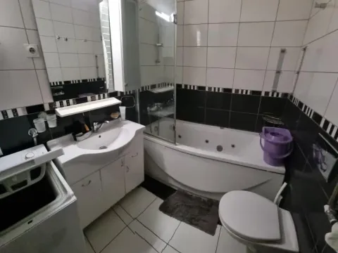 Izdavanje, trosoban stan, 76m², Stari grad, Novi Sad - image 8