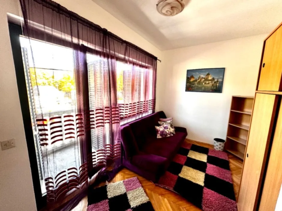 Izdavanje, trosoban stan, 80m², Cetinje, Crna Gora