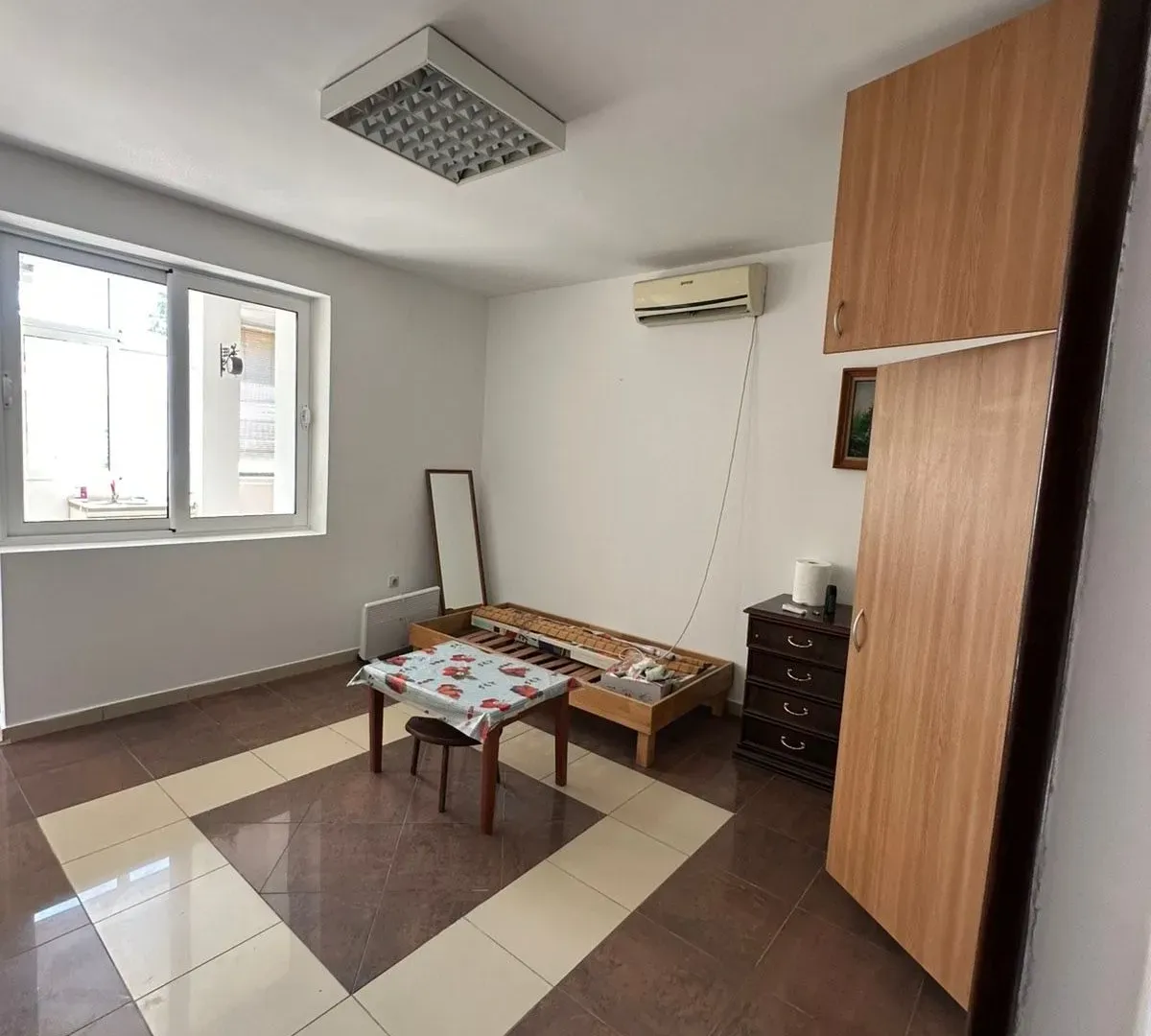 Izdavanje, garsonjera, 31m², Centar, Bar