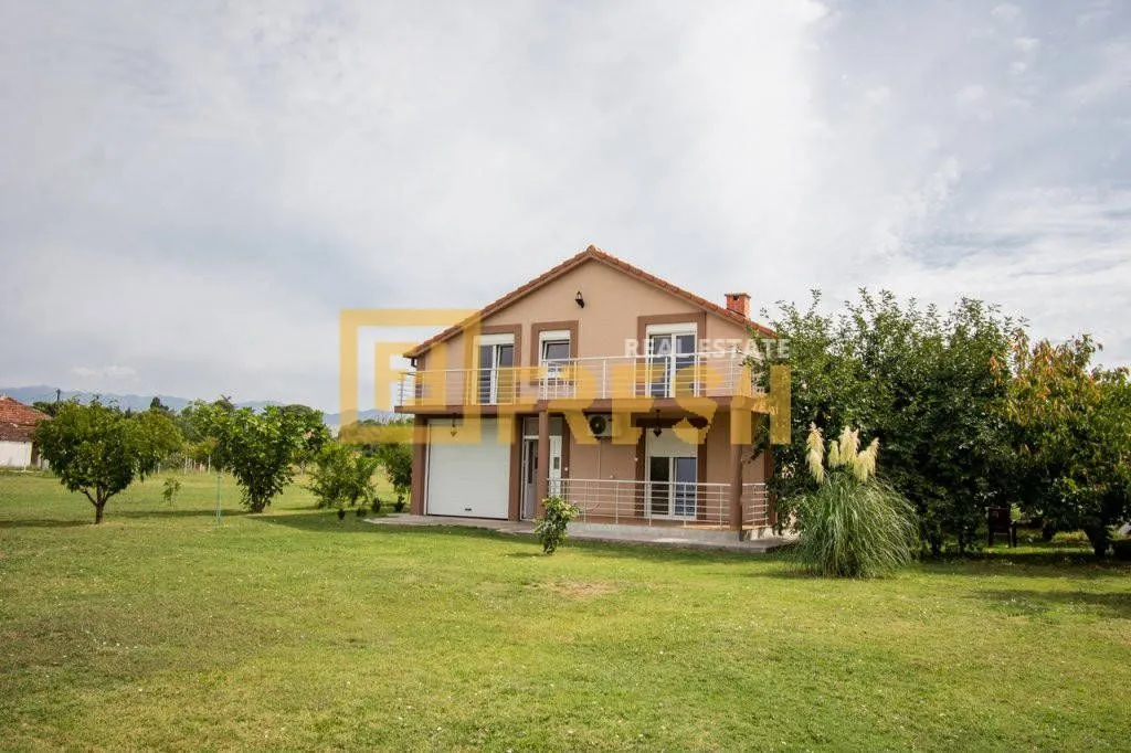 Rent, house, 180m², Kokoti, Podgorica
