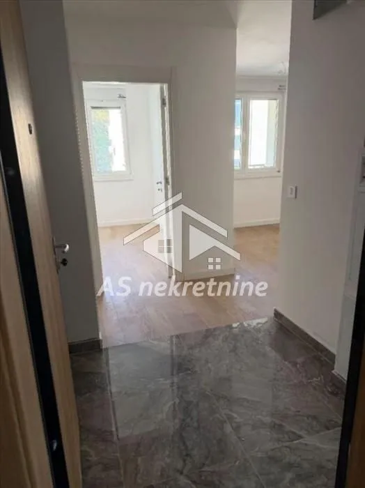 Prodaja, trosoban stan, 71m², Zemun Cara Dušana, Zemun Sve Podlokacije