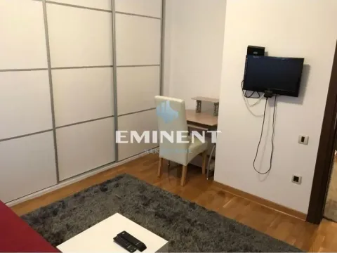 Izdavanje, četvorosoban stan, 100m², Crveni Krst, Beograd - image 12