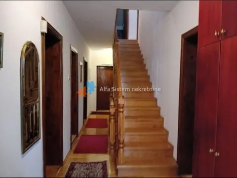 Izdavanje, kuća, 330m², Savski Venac, Beograd - image 12