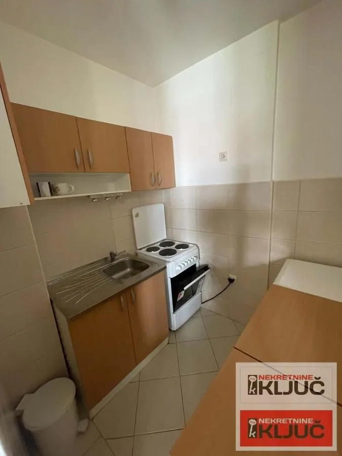 Izdavanje, garsonjera, 27m², Grbavica, Novi Sad Sve Podlokacije