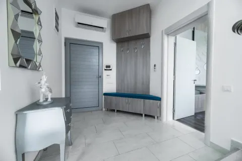 Rent, house, 200m², Kavač, Kotor - image 9
